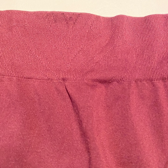 American Eagle Outfitters Aerie Maroon Cropped Leggings Floral Laser Cut medium - Picture 9 of 13